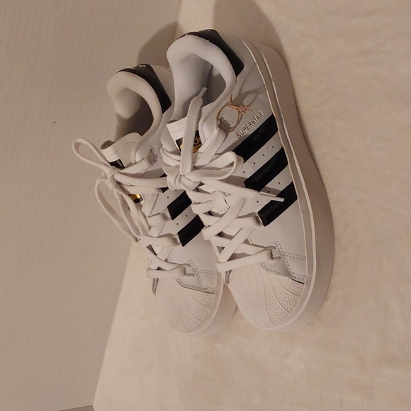 Adidas Women's Superstars Bonega Sneakers Size 7 Black & White/ Gold Metallic - Picture 1 of 9
